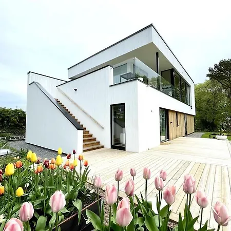 Architect-designed Near Ons 别墅 *