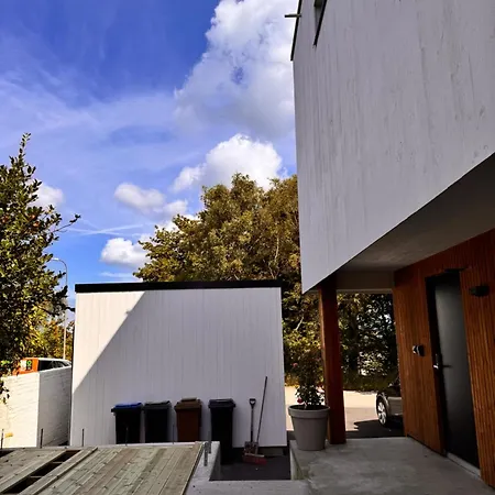 Architect-designed Near Ons